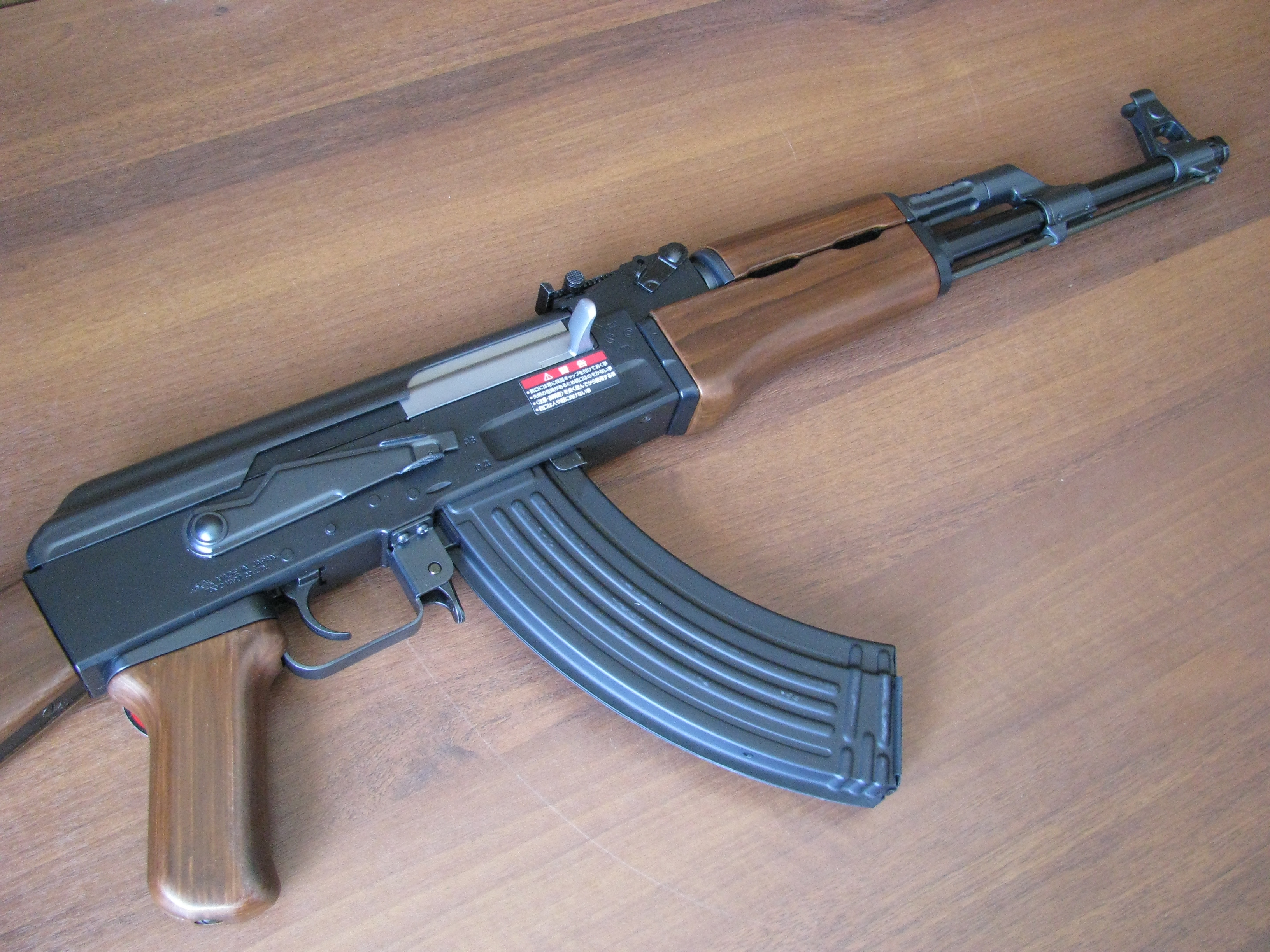 AK-47 от Tokyo Marui (AK47 страйкбольный)